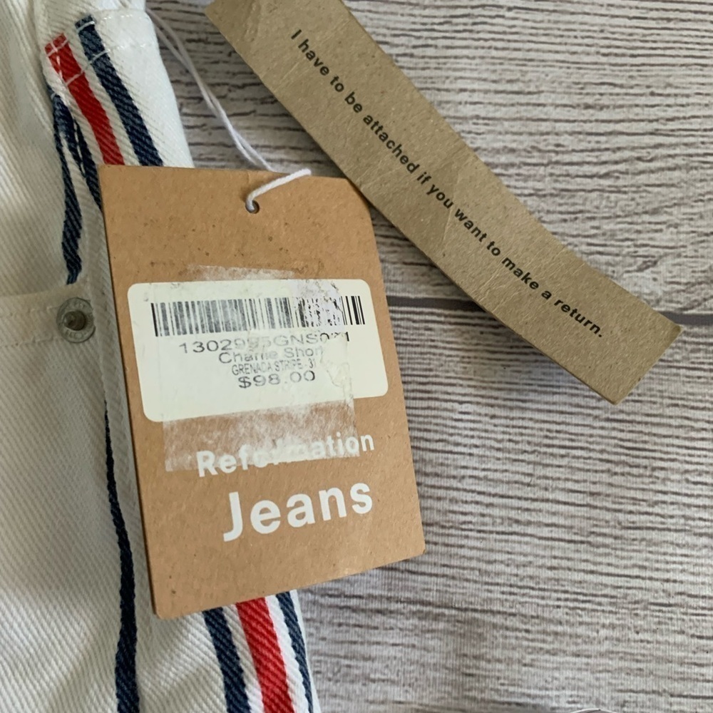 NWT Reformation Charlie White Blue Red Stripes Button Shorts in Size 31 - Picture 10 of 10